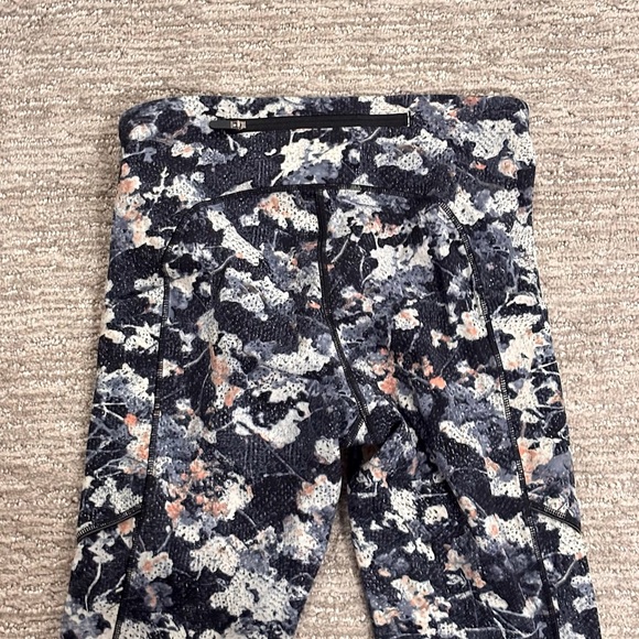 Lululemon Speed Up Tight *Full-On Luxtreme 28” | Size 4 - Picture 5 of 11